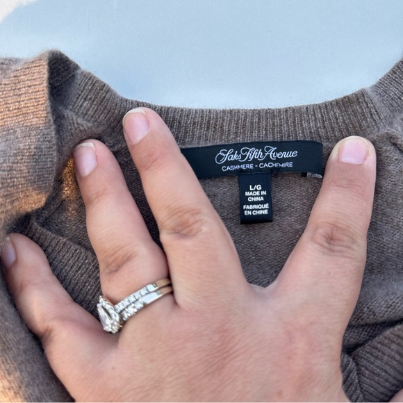 Saks Fifth Avenue Cashmere Tan Sweater, Kangaroo Pocket, Large, See Description - Picture 7 of 8